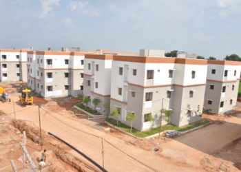 వేగంగా పేదల కళల సౌదాల నిర్మాణం