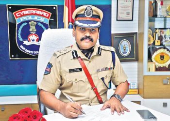 మహిళలు, పిల్లల రక్షణకు మొదటి ప్రాధాన్యత:సైబరాబాద్‌ కమిషనర్‌