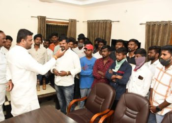 పార్టీలకతీతంగా ప్రజల సమస్యలు పరిష్కరిస్తా: ఎమ్మెల్యే