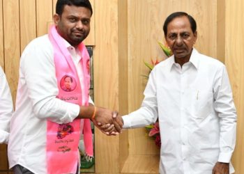 సీఎం కేసీఆర్‌ను కలిసిన ఎమ్మెల్యే పైలట్‌