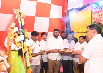 ప్రజలు సంతోషంగా శరన్నవరాత్రి ఉత్సవాలను జరుపుకోవాలి