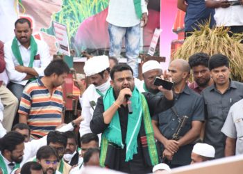 ఎమ్మెల్యే రోహిత్ రెడ్డి ఆధ్వర్యంలో ధర్నాకు తరలివెళ్లిన రైతులు, టీఆర్ఎస్ కార్యకర్తలు