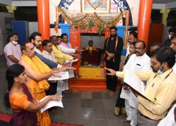 ఆలయ కమిటీ సభ్యుల ప్రమాణ స్వీకారం